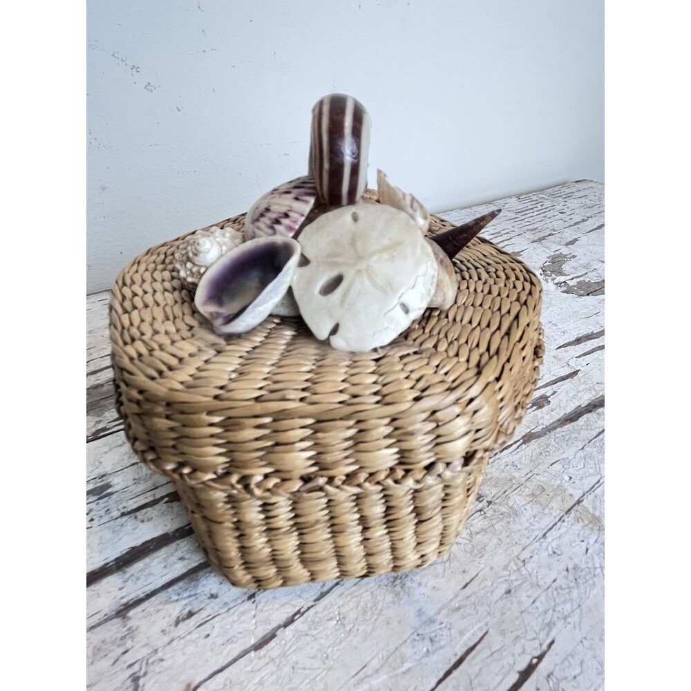 Vintage Nautical Six-Sided Woven Seagrass Basket W/Shell Cluster On Lid 4.5”